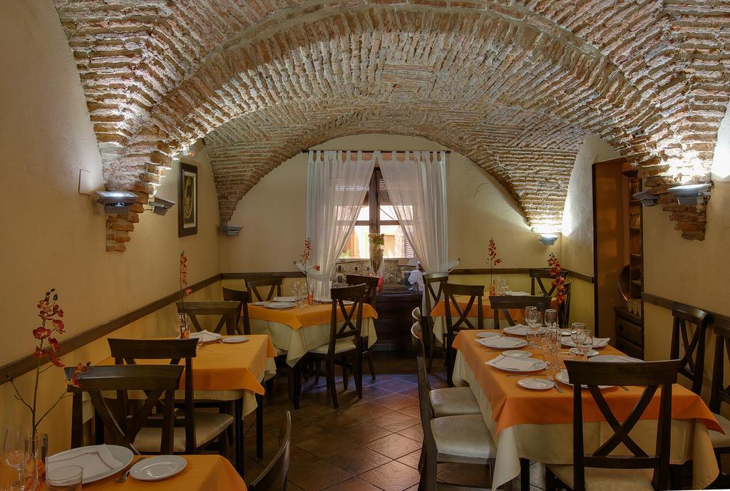 Casa Rural La Chimenea Navas Del Madrono Exterior photo