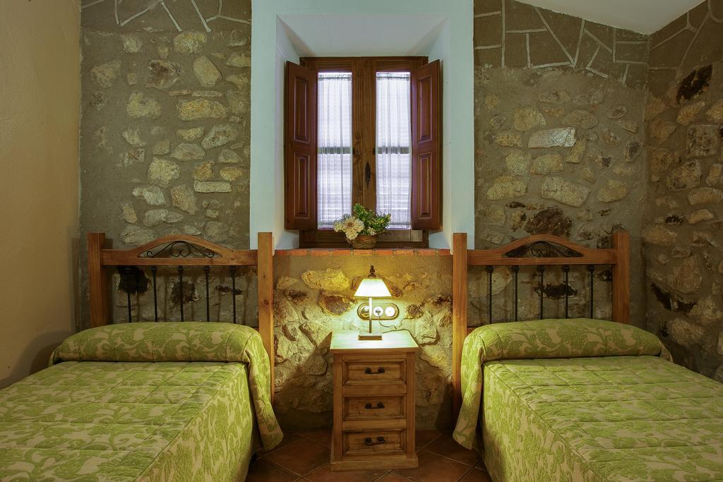 Casa Rural La Chimenea Navas Del Madrono Exterior photo