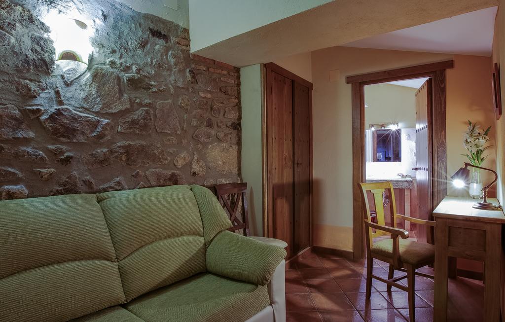 Casa Rural La Chimenea Navas Del Madrono Exterior photo